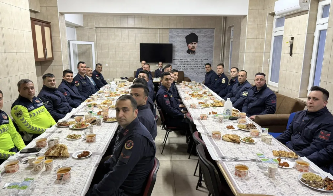 Kırşehir’in Çiçekdağı ilçesinde düzenlenen iftar programında Kaymakam Durdu Yavuz Öğüt,