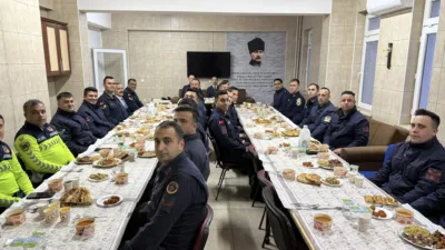 Kırşehir’in Çiçekdağı ilçesinde düzenlenen iftar programında Kaymakam Durdu Yavuz Öğüt,