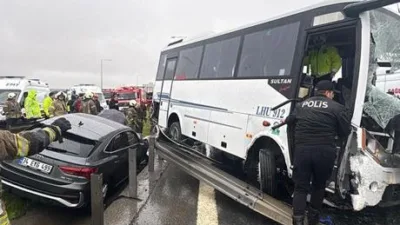 Kuzey Marmara Otoyolu'nda meydana gelen kazada, polisleri taşıyan servis aracı