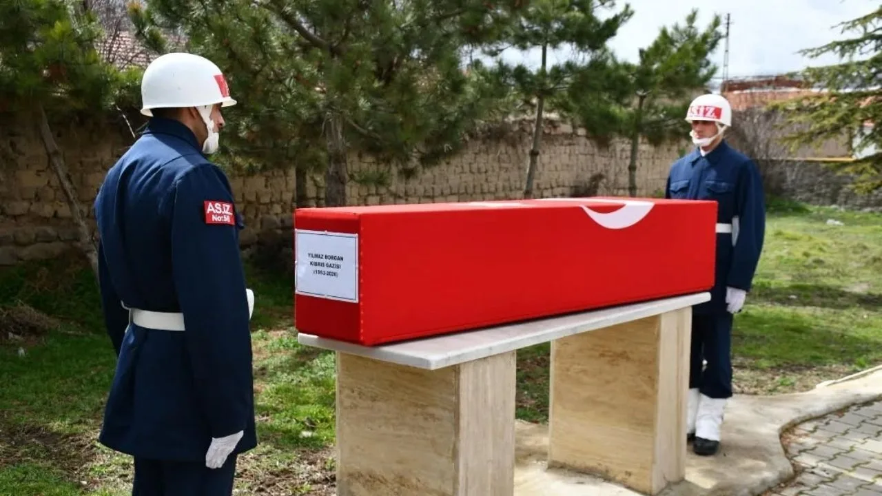 Yozgat’ın Akdağmadeni ilçesinde, Kıbrıs Gazisi Yılmaz Borgan düzenlenen törenle toprağa