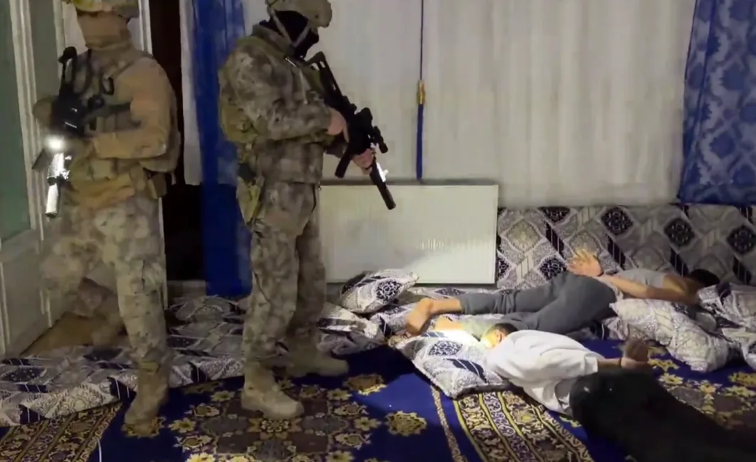 Yozgat’ta düzenlenen DEAŞ operasyonunda 3 şüpheli gözaltına alındı, çok sayıda