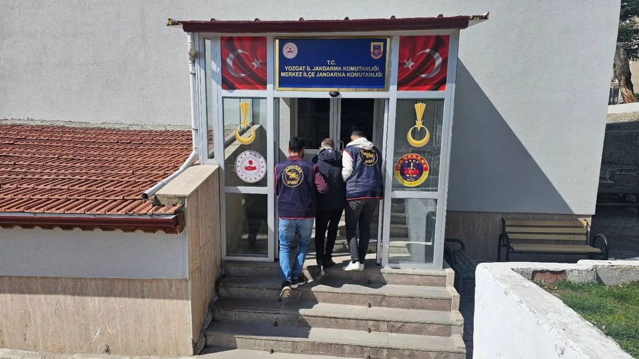 Yozgat İl Jandarma Komutanlığı, aranan şahısların yakalanmasına yönelik yürüttüğü operasyonlarla