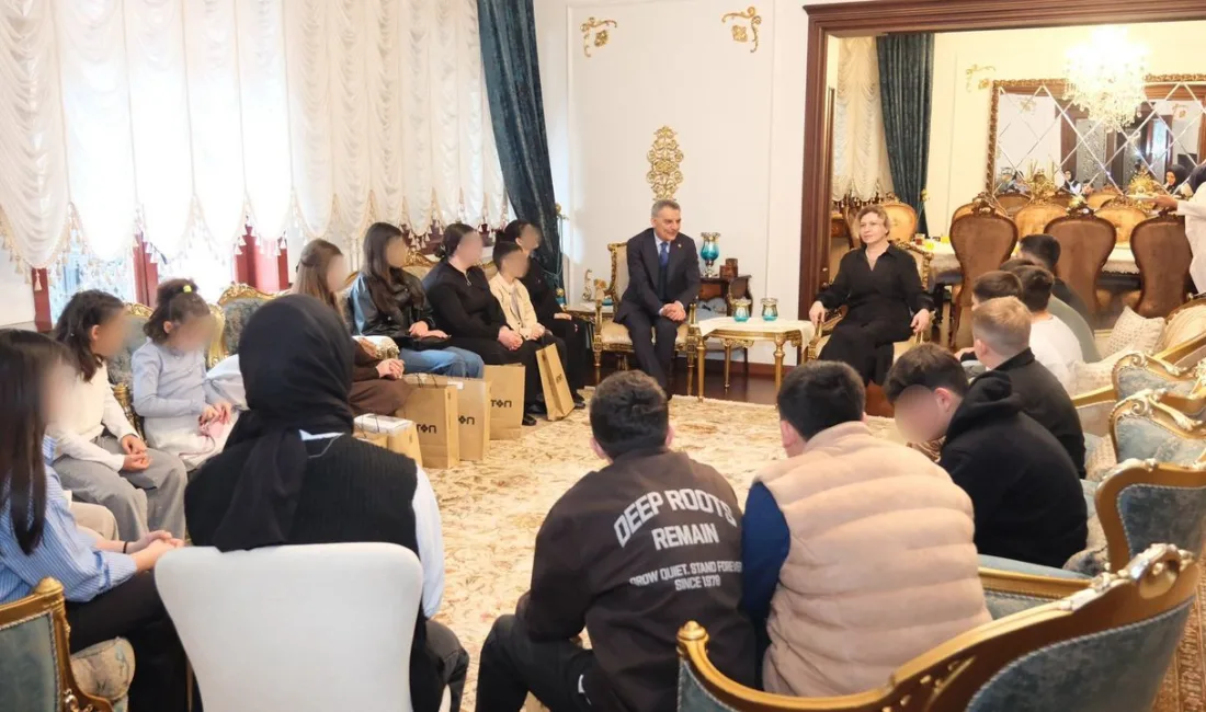 Yozgat Valisi Mehmet Ali Özkan ve eşi Arzu Özkan, bayramlaşma