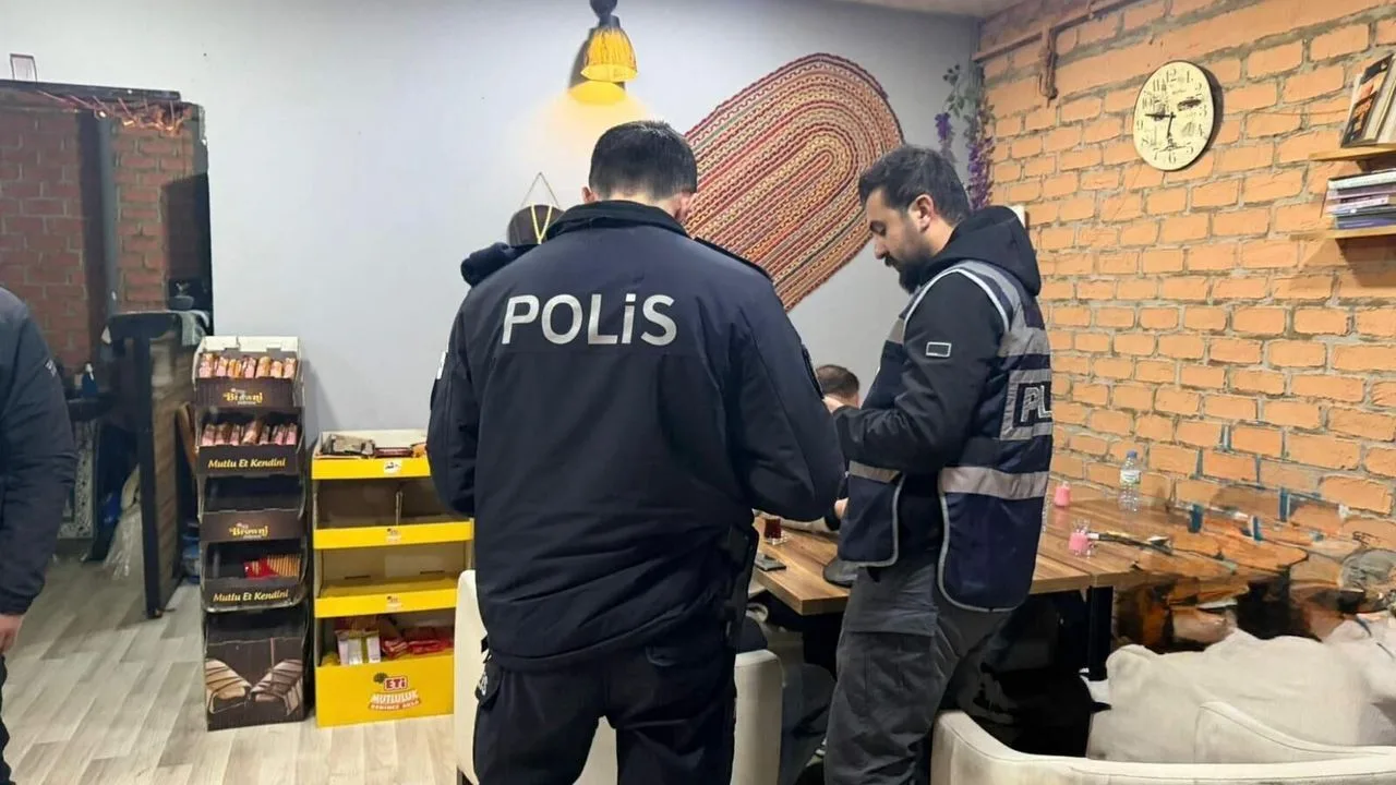 Yozgat'ın dört ilçesinde gerçekleştirilen geniş kapsamlı denetimlerde yüzlerce kişi kontrol