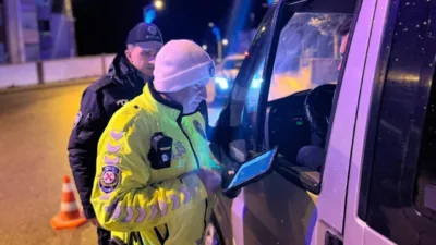 Yozgat'ın Akdağmadeni ilçesinde düzenlenen huzur ve trafik uygulamasında 141 şahıs