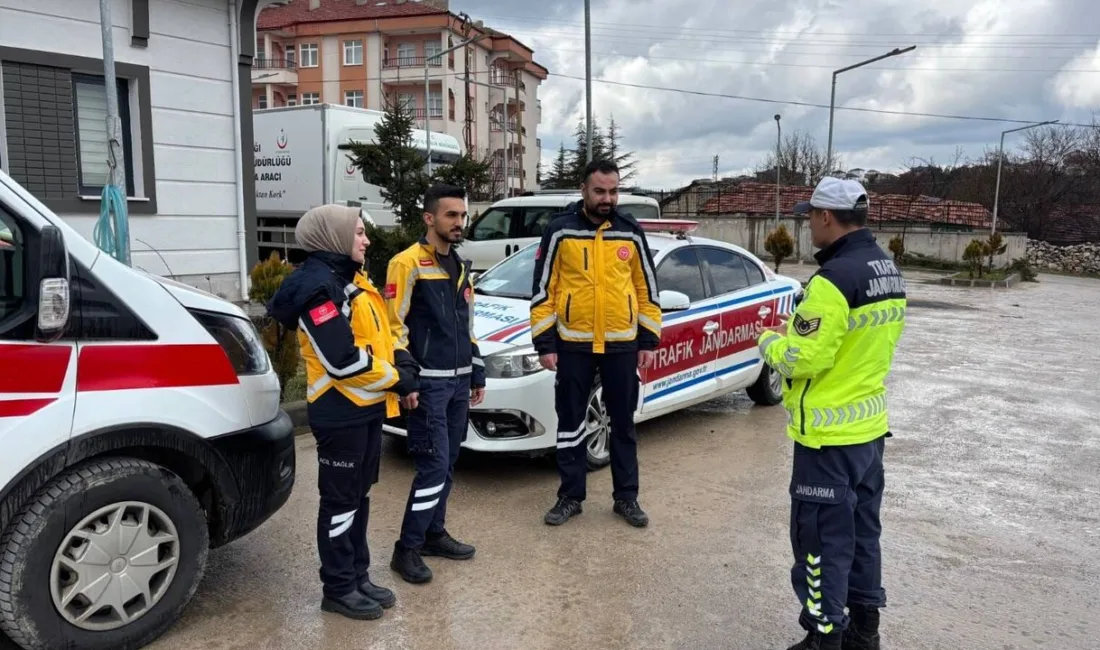 Yozgat İl Jandarma Komutanlığı, Akdağmadeni'nde ambulans sürücülerine trafik güvenliği konularında