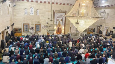 Yozgat genelinde Kadir Gecesi, camilerde düzenlenen programlarla dualarla idrak edildi.