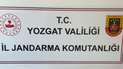 Yozgat'ın Çekerek ilçesinde jandarma ekipleri, ruhsatsız av tüfeği bulunduran iki