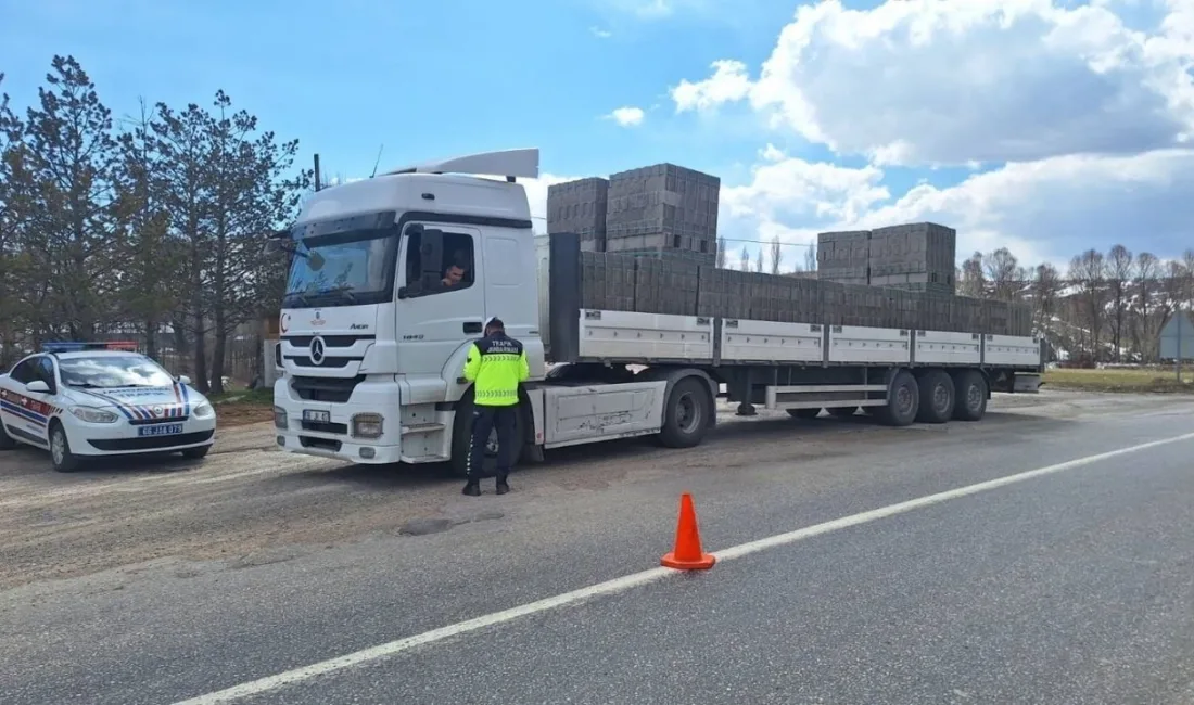 Yozgat İl Jandarma Komutanlığı, bayram öncesi yük taşıyan araçlara yönelik
