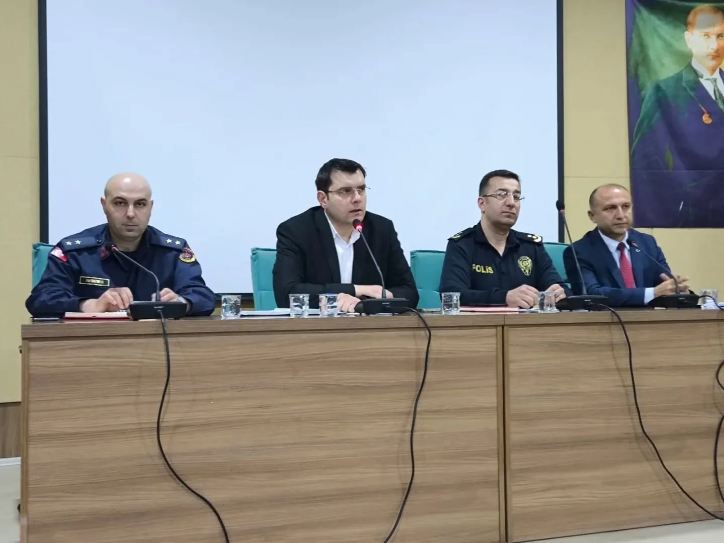 Kaymakam Mehmet Halis Aydın başkanlığında düzenlenen toplantıda, okul sağlığı ve