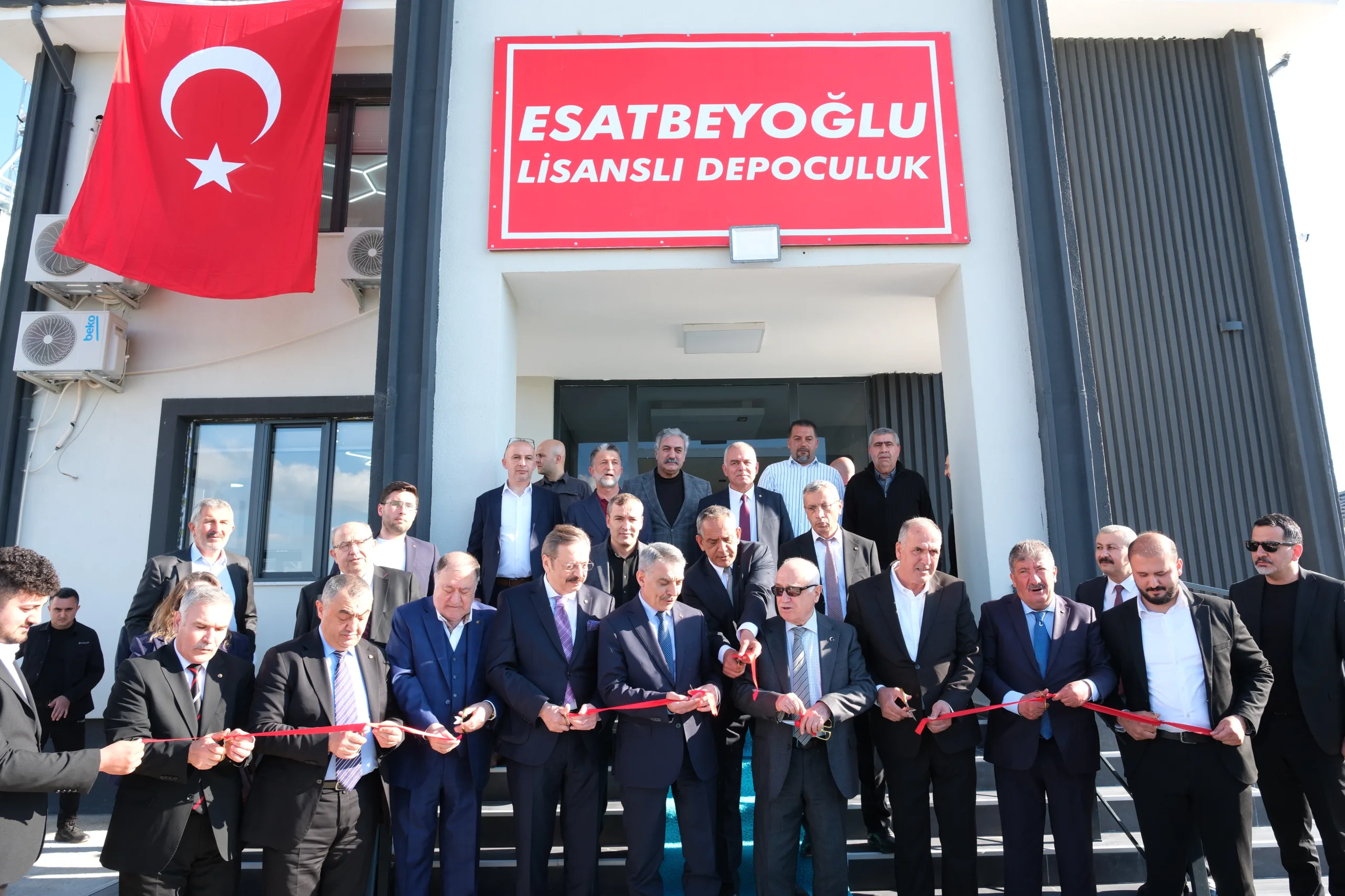 Yozgat’ın Yerköy ilçesinde Esatbeyoğlu Lisanslı Depoculuk Tesisi düzenlenen törenle hizmete