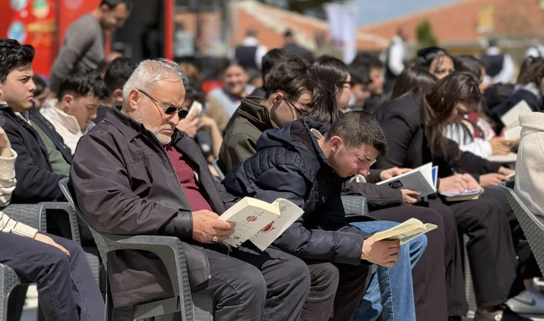 Çiçekdağı Kaymakamı Durdu Yavuz Öğüt, 62. Kütüphane Haftası kapsamında düzenlenen