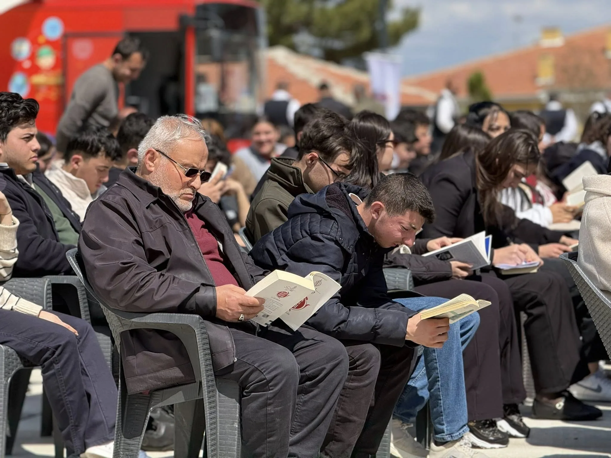 Çiçekdağı Kaymakamı Durdu Yavuz Öğüt, 62. Kütüphane Haftası kapsamında düzenlenen