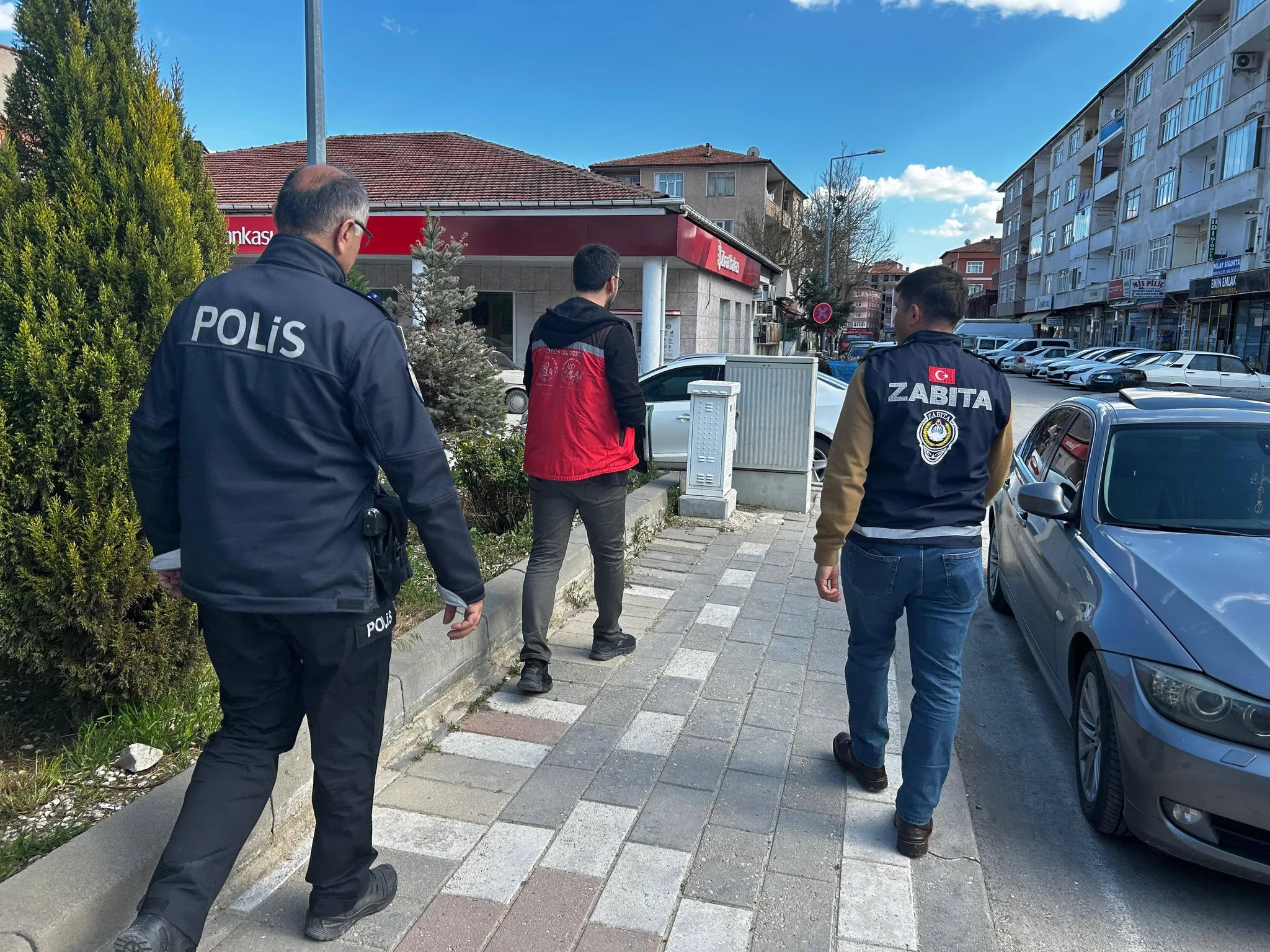 Yerköy’de “Çocuklar Güvende Programı” kapsamında sahaya inen ekipler, çocukların karşılaşabileceği