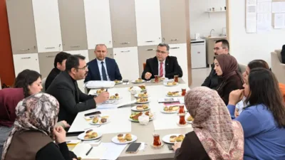 Zihn-i Fikir Projesi kapsamında düzenlenen kitap tahlili toplantısında, yazar Soner