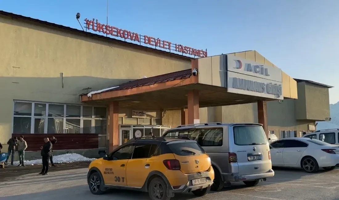 Hakkari'nin Yüksekova ilçesindeki bir ilkokulda yemek sonrası rahatsızlanan 12 öğrenci,