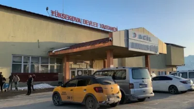 Hakkari'nin Yüksekova ilçesindeki bir ilkokulda yemek sonrası rahatsızlanan 12 öğrenci,
