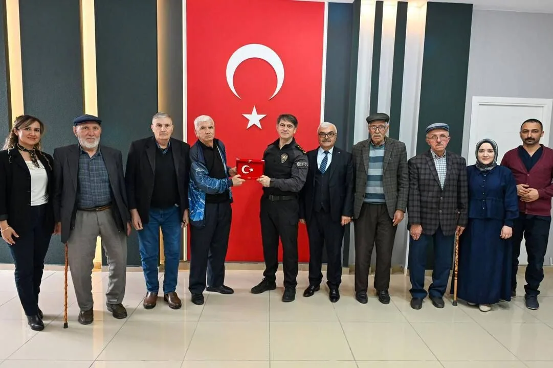 Yozgat'ta huzurevi sakinleri, emniyet teşkilatı ile bir araya geldi.