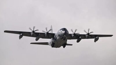 İran, düşen uçağın pilotlarını arama görevine katılan bir ABD uçağını