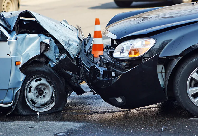Kırşehir'de Çiçekdağı yolu üzerinde meydana gelen trafik kazasında 6 kişi
