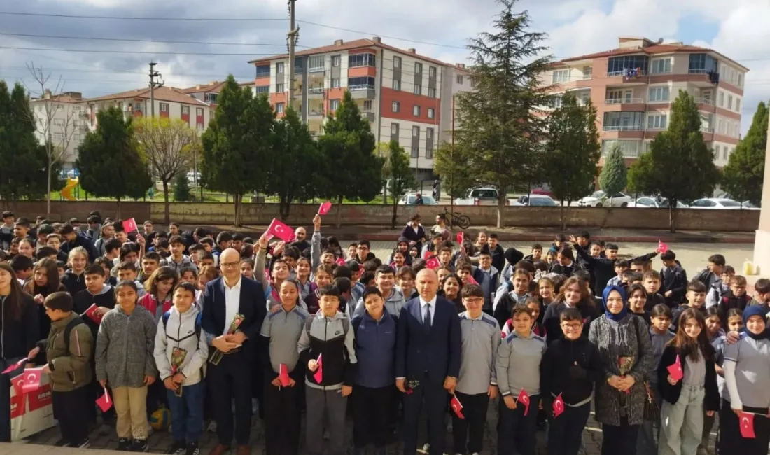 Yerköy ilçemizde, okullarda düzenlenen İstiklal Marşı töreni, birlik ve dayanışma