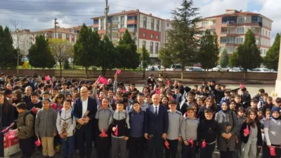 Yerköy ilçemizde, okullarda düzenlenen İstiklal Marşı töreni, birlik ve dayanışma