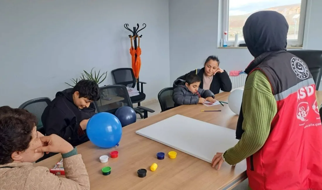 Yozgat'ın Yerköy ilçesinde, Dünya Otizm Farkındalık Günü dolayısıyla düzenlenen etkinlikte
