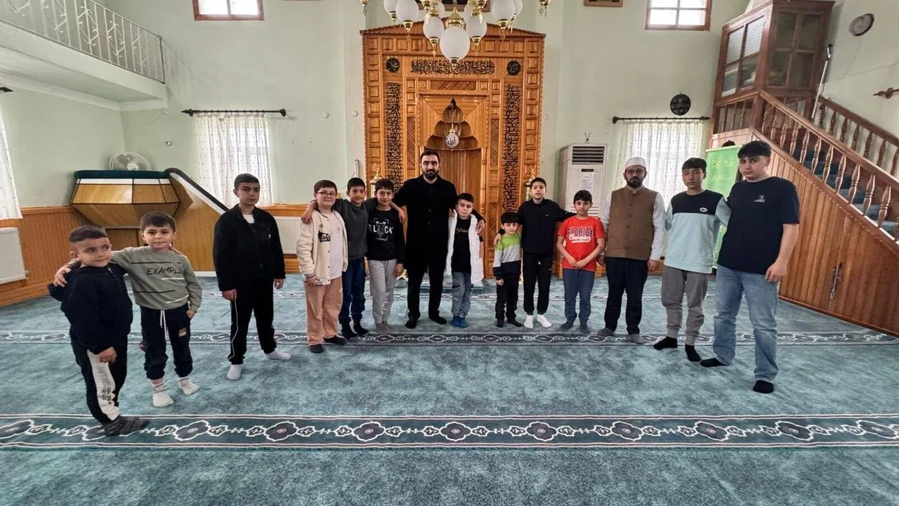 Yerköy Müftülüğü, Hicret Camii ve TOKİ Camii'nde gençlerle bir araya