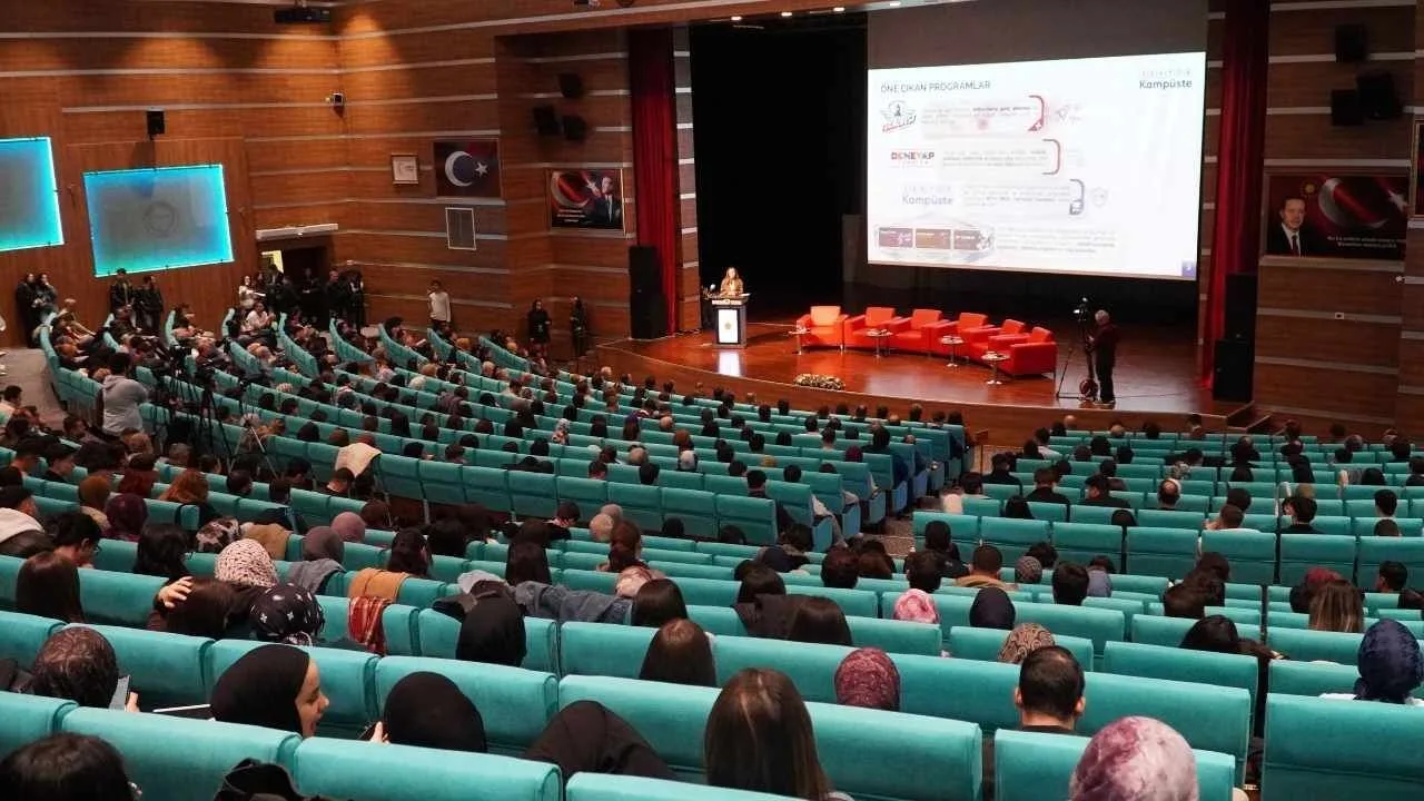 Yozgat Bozok Üniversitesi, öğrencileri iş dünyasıyla buluşturmak amacıyla "Sektör Kampüste