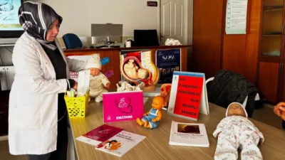 Yozgat Sağlıklı Hayat Merkezi'nde düzenlenen Bebek Akademisi eğitimleri, anne adaylarına