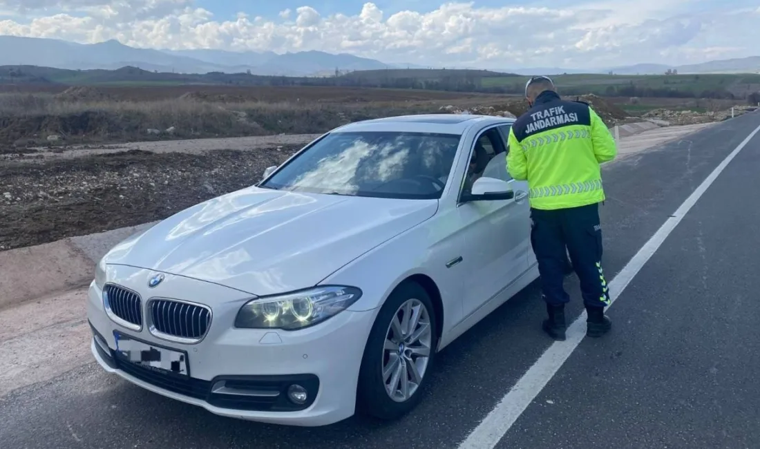 Yozgat İl Jandarma Komutanlığı, trafik güvenliğini sağlamak amacıyla gerçekleştirdiği denetimlerde