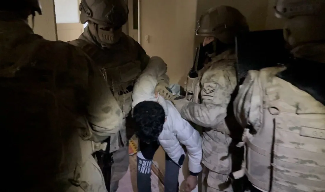 Yozgat İl Jandarma Komutanlığı, çeşitli suçlardan aranan toplam üç şahsı