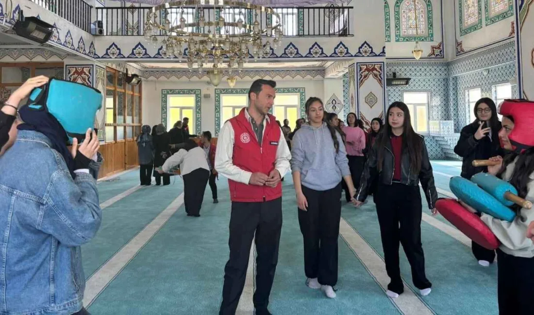 Yozgat Gençlik Merkezi, ÇEDES projesi kapsamında cami şenliklerinde gençlerle bir
