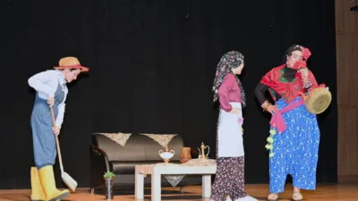 Yozgat Tiyatro Festivali kapsamında sahnelenen "Kaybolan Elmas" adlı oyun, izleyicilerden