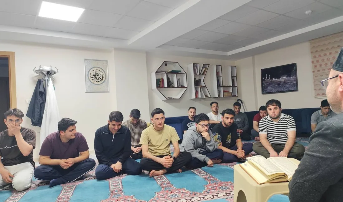 Yozgat'ın Akdağmadeni ilçesinde KYK yurt öğrencileri, Kahramanmaraş'taki olayda hayatını kaybedenler