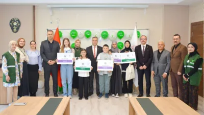 Türkiye Yeşilay Cemiyeti tarafından düzenlenen yetenek yarışmasında, öğrenciler zararlı alışkanlıklara