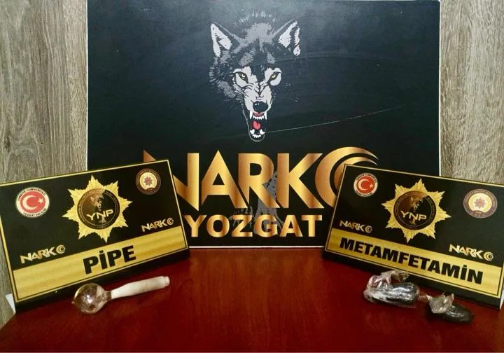 Yozgat’ın Yerköy ilçesinde narkotik ekiplerinin düzenlediği operasyonda, Kayseri’den uyuşturucu getirdiği
