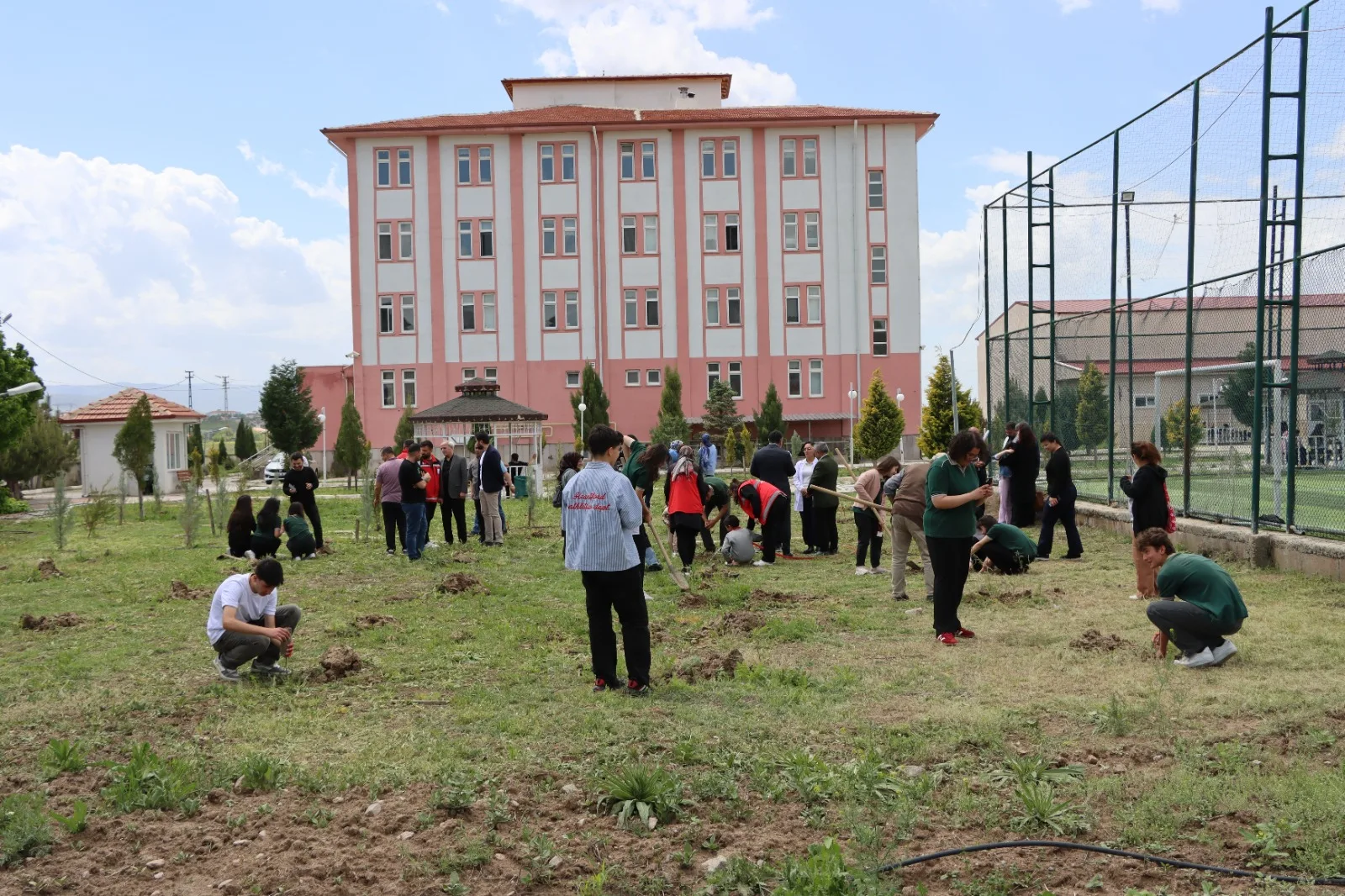 Engelliler Haftası’nda Yerköy’de Fidan Dikim Etkinliği Düzenlendi Engelliler Haftası’nda Yerköy’de Fidan Dikim Etkinliği Düzenlendi