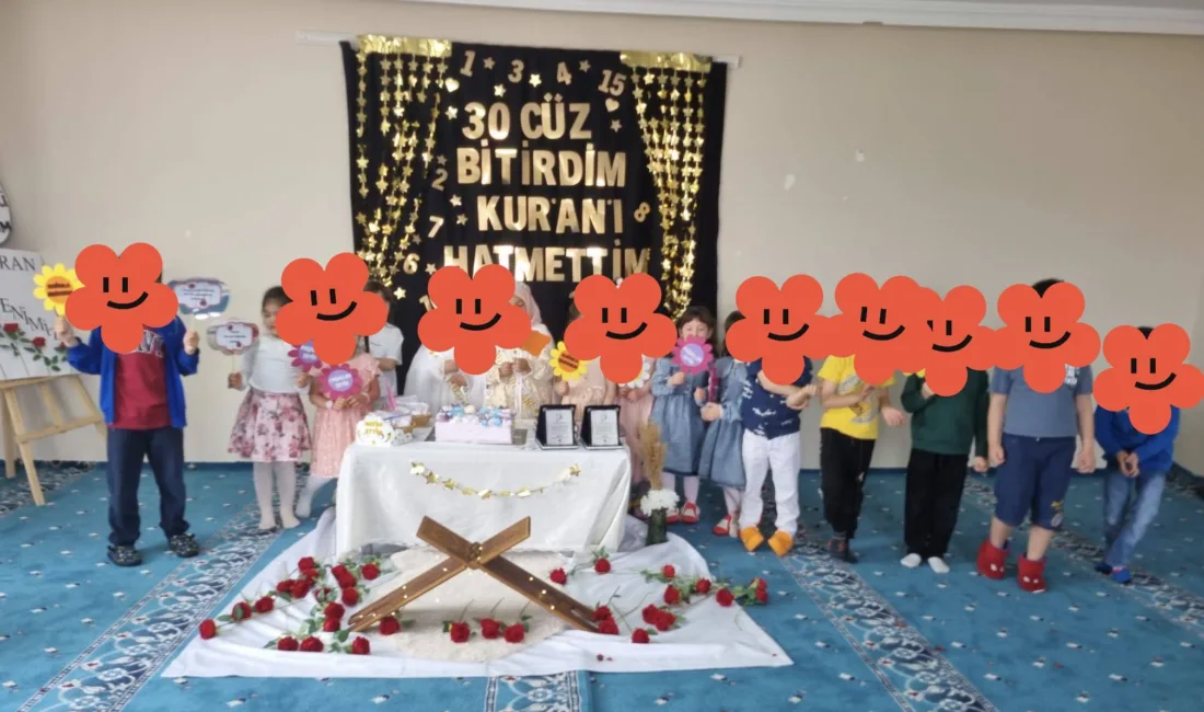 Gültepe 4-6 Yaş Kur’an Kursu’nda düzenlenen programda öğrenciler hatim sevincini