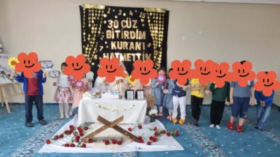 Gültepe 4-6 Yaş Kur’an Kursu’nda düzenlenen programda öğrenciler hatim sevincini
