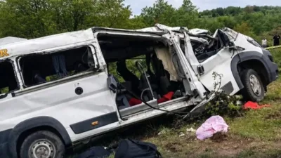 Meydana gelen öğrenci servisi kazasında 2 öğrenci ve şoför hayatını