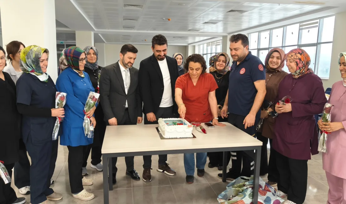 Yerköy Devlet Hastanesi’nde Hemşireler Haftası kapsamında düzenlenen etkinlikte, fedakârca görev