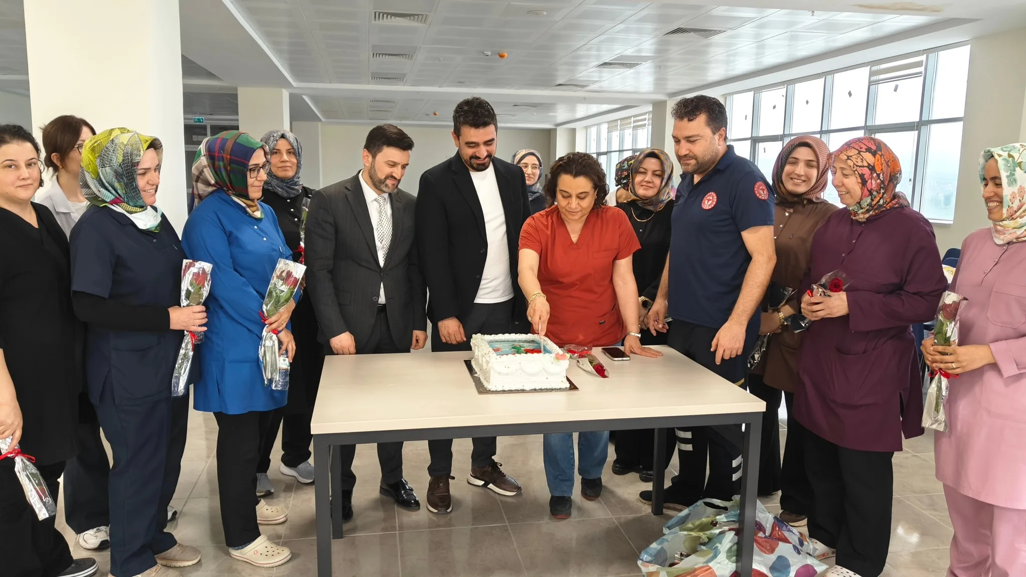 Yerköy Devlet Hastanesi’nde Hemşireler Haftası kapsamında düzenlenen etkinlikte, fedakârca görev
