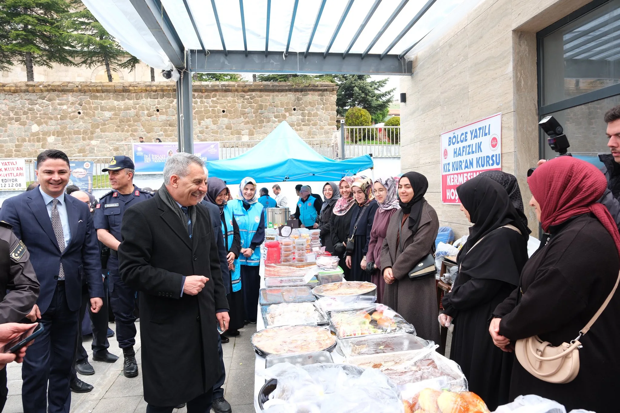 Yozgat İl Müftülüğünce Çapanoğlu Büyük Cami altında açılan kermes, evlenecek