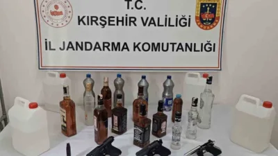 Kırşehir'in Çiçekdağı ilçesinde jandarma ekipleri, düzenledikleri operasyonda 45 litre kaçak