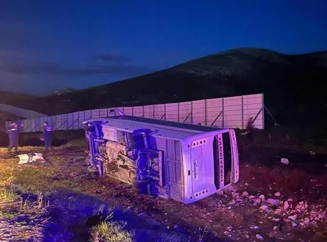 Kaza, Malatya-Kayseri kara yolunda meydana geldi; 25 kişi yaralandı, 3'ünün