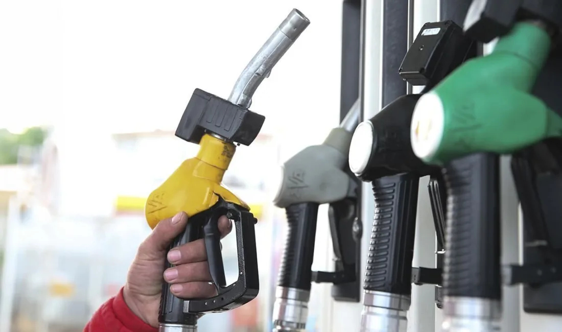 Motorin fiyatlarına yapılan 5,58 TL'lik indirim, akaryakıt istasyonlarında güncel fiyatları