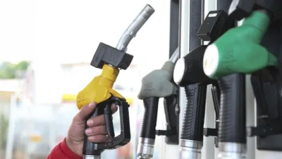 Motorin fiyatlarına yapılan 5,58 TL'lik indirim, akaryakıt istasyonlarında güncel fiyatları