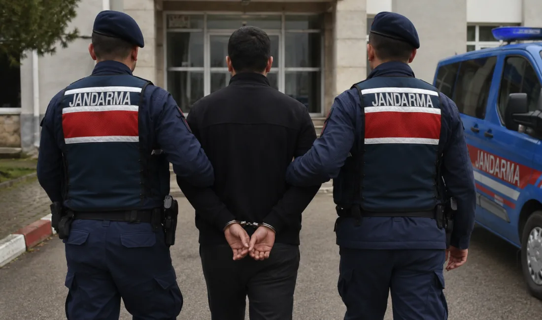 Yozgat İl Jandarma Komutanlığı, çeşitli suçlardan aranan üç şahsı yakalayarak