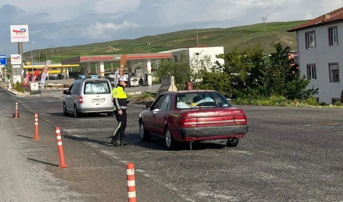 Yerköy İlçe Emniyet Müdürlüğü ekipleri, ilçe genelinde yol uygulama noktasında